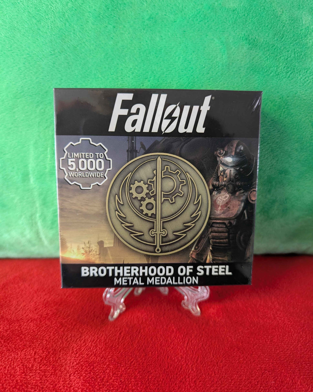 Fallout : Brotherhood of Steel Limited Edition Collectible Medallion & Sticker