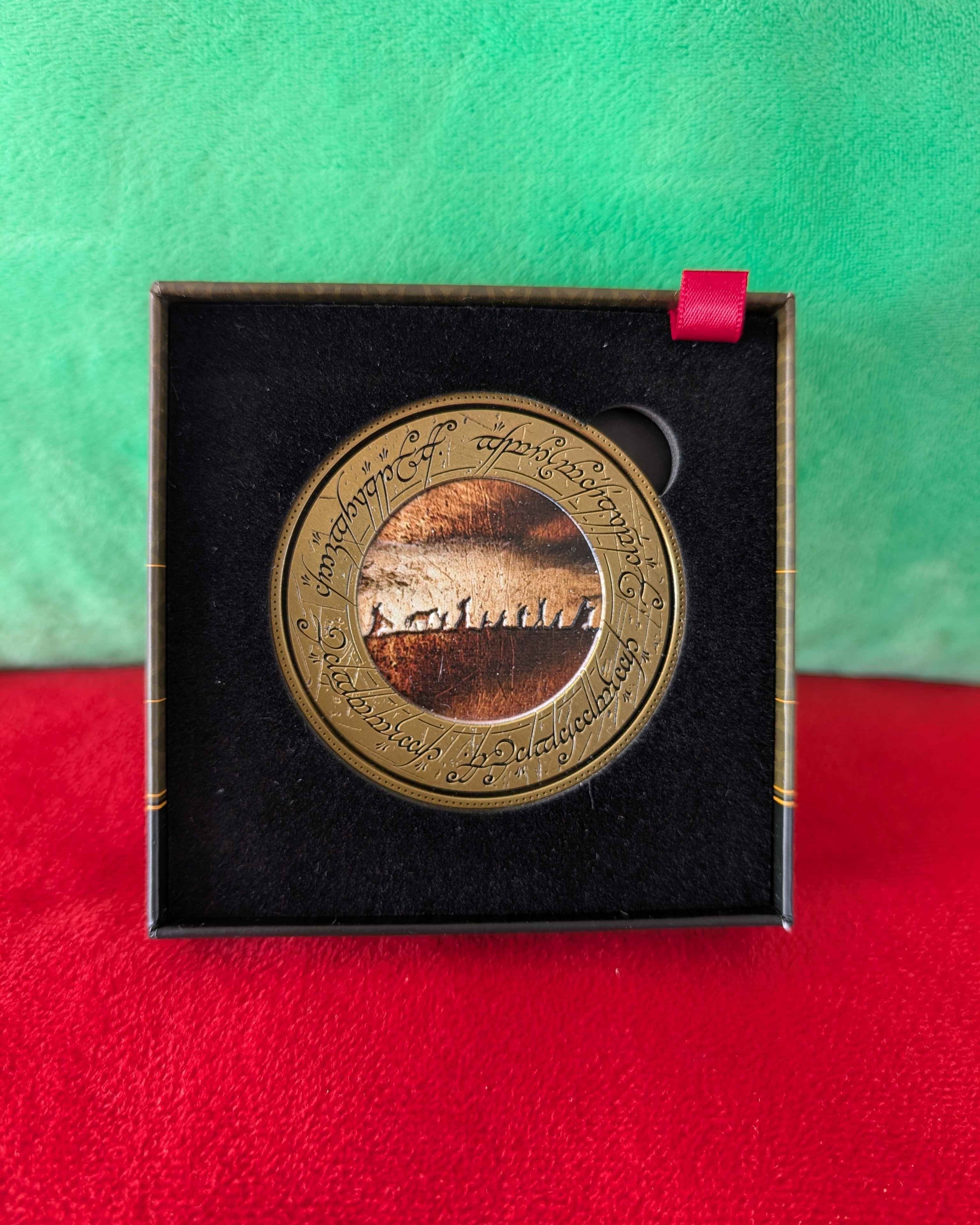 Lord of the Rings : The Fellowship Deluxe Limited Edition Coin with Display Stand