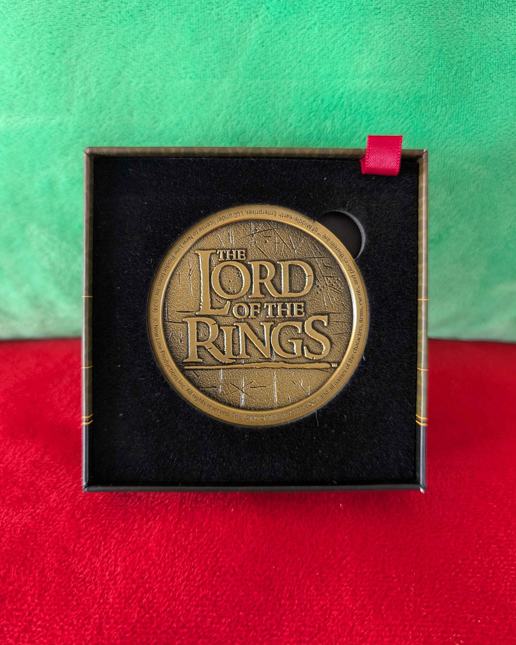 Lord of the Rings : The Fellowship Deluxe Limited Edition Coin with Display Stand