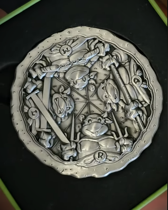 TMNT : Teenage Mutant Ninja Turtles Limited Edition Collectible Pizza Medallion