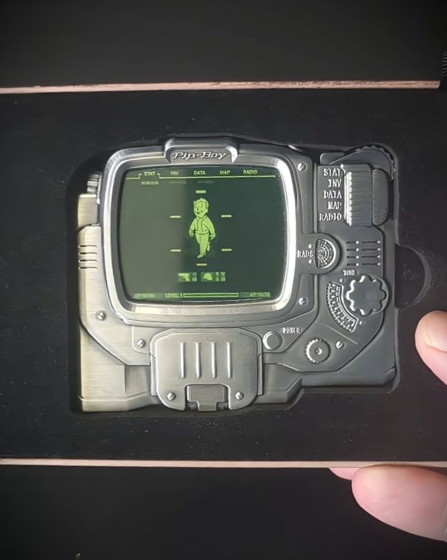 Fallout : Pip-Boy Limited Edition Moving Lenticular Collectible Ingot