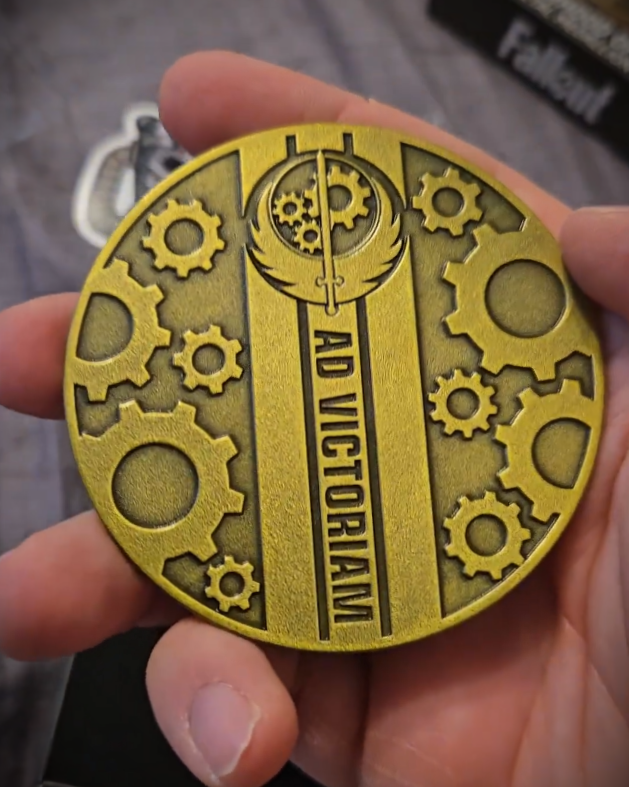 Fallout : Brotherhood of Steel Limited Edition Collectible Medallion & Sticker